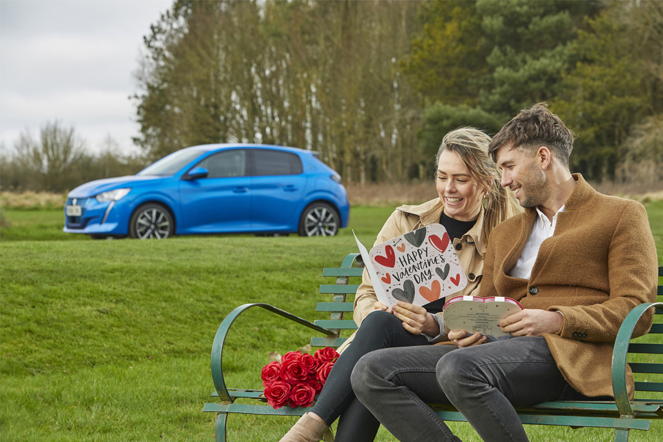 Peugeot e-208 : la meilleure voiture pour la Saint Valentin ?