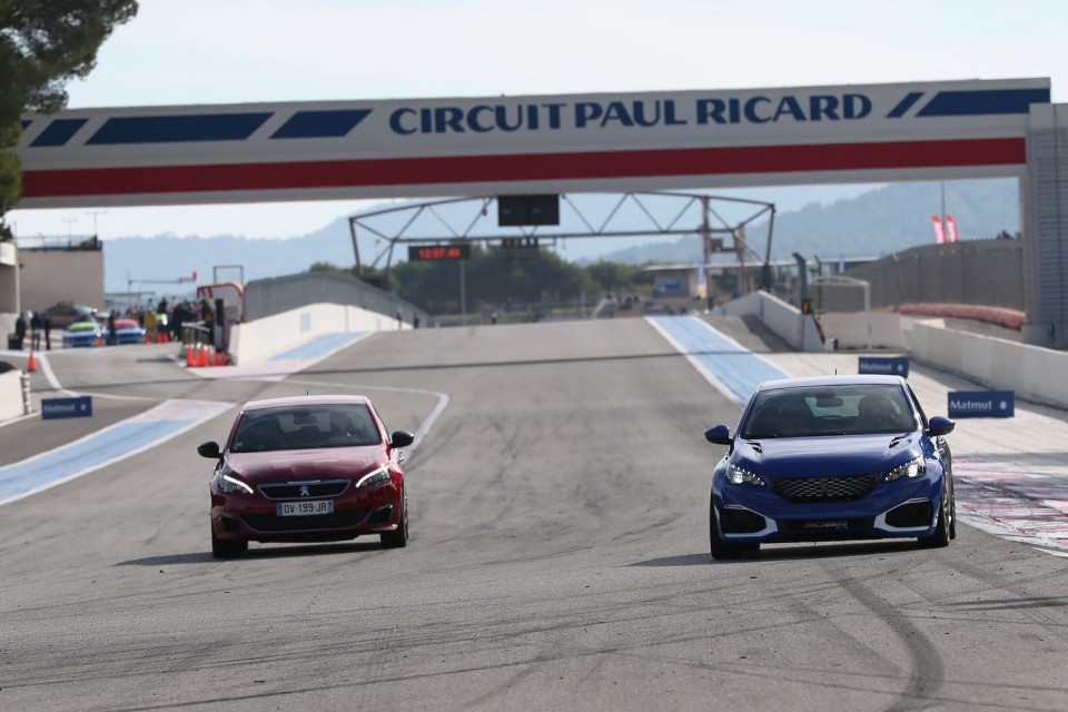 Photo Peugeot 308 R HYbrid, 308 GTi et 308 Racing Cup - Castelle