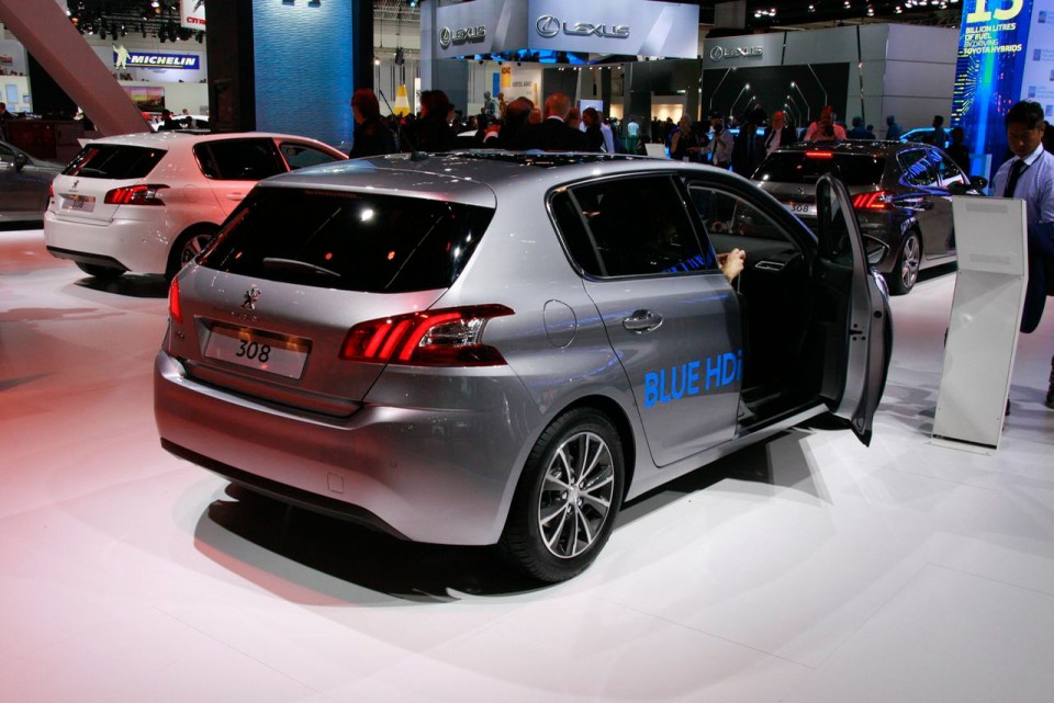 Photo nouvelle Peugeot 308 II Allure Gris Artense Blue HDi - Salon de Francfort 2013 - 1-010