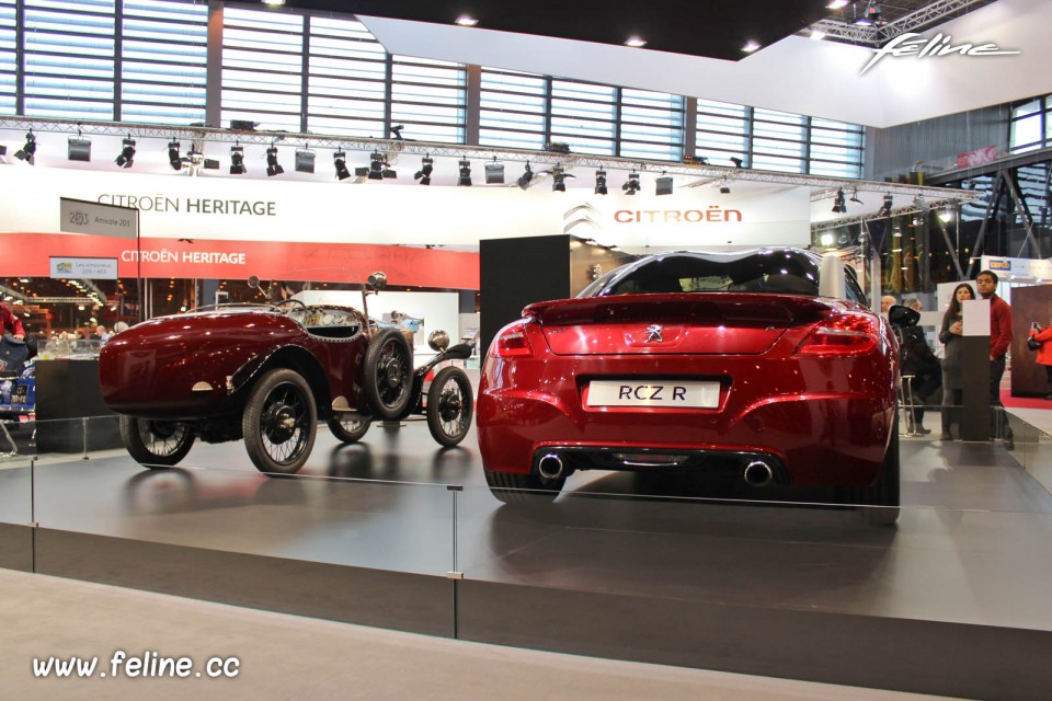 Photo Peugeot 172 R Grand Sport (1926) et Peugeot RCZ R (2013) - Salon Rétromobile 2014