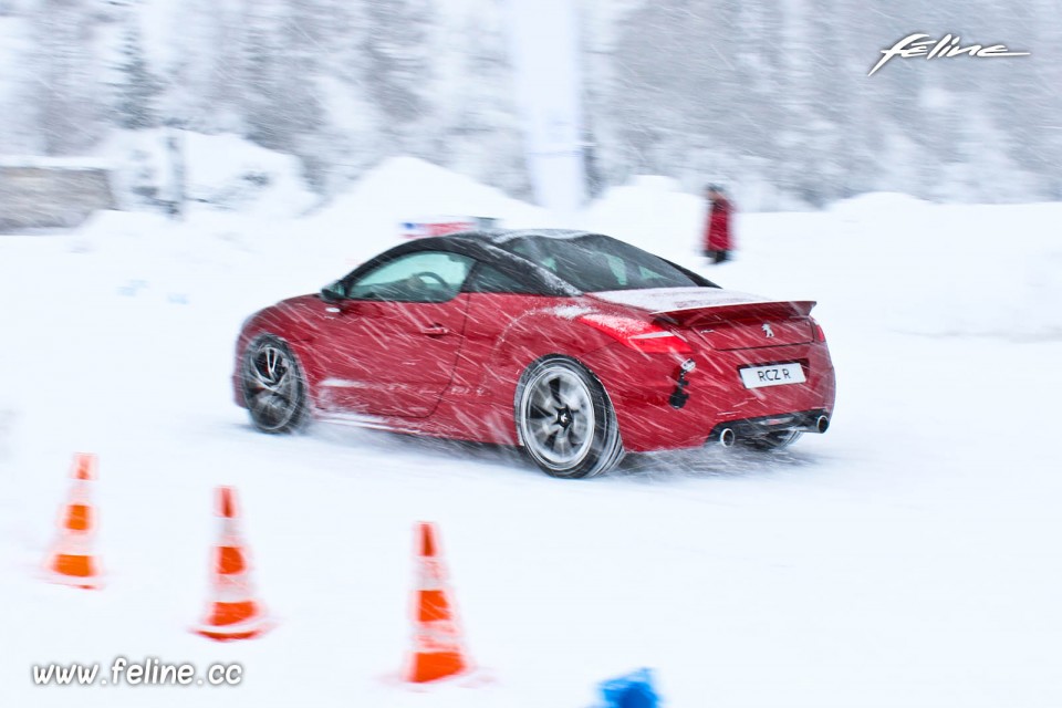 Photo Peugeot RCZ R Rouge Erythrée - Peugeot Winter Experience 2014