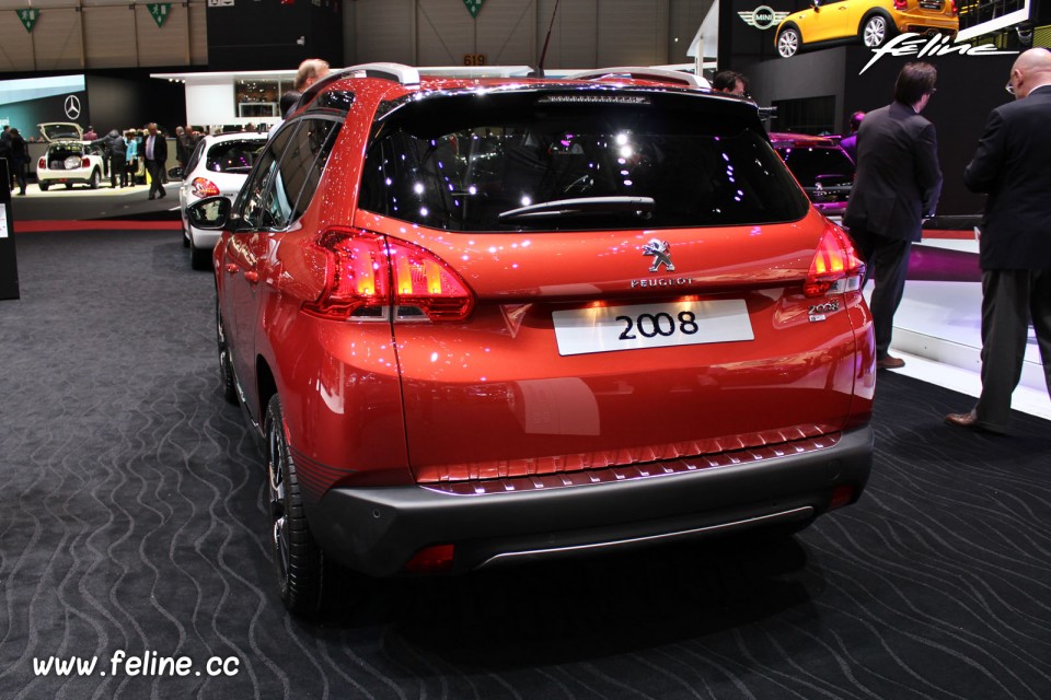 Photo Peugeot 2008 Féline Orange Tourmaline - Salon de Genève