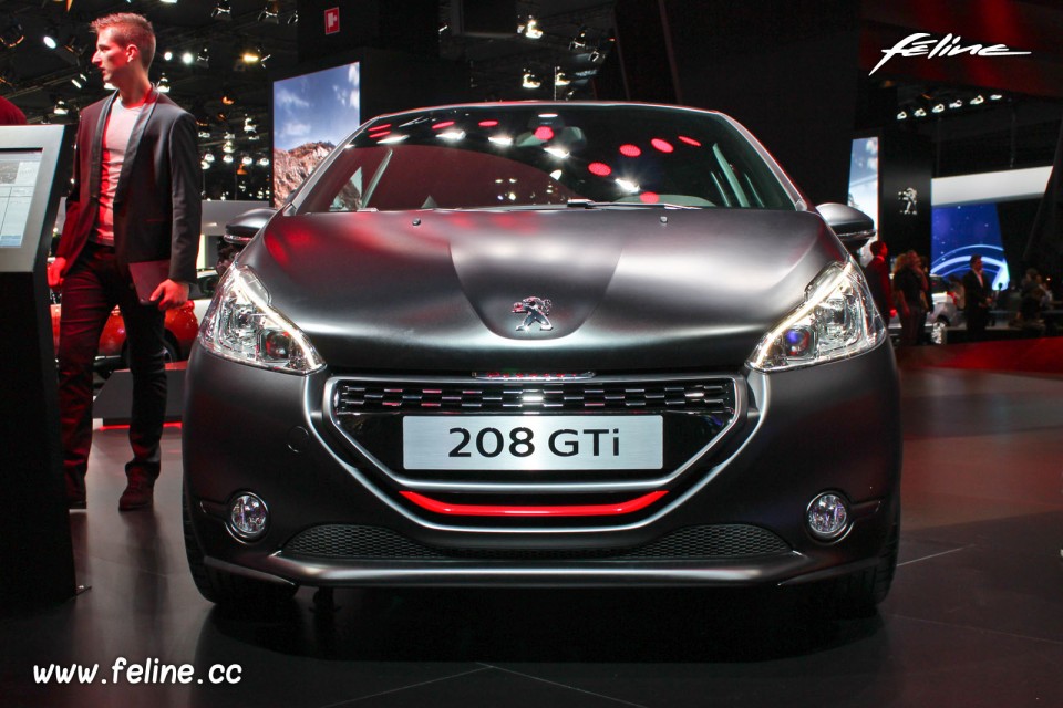 Photo face avant Peugeot 208 GTi 30th - Salon de Paris 2014