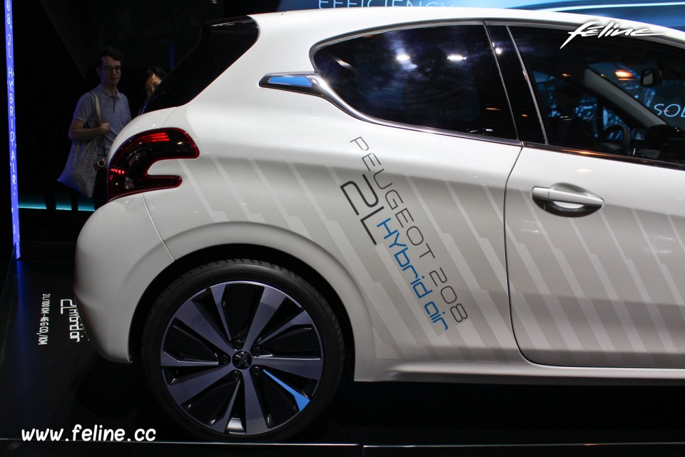 Photo Peugeot 208 HYbrid Air 2L Concept - Salon de Paris 2014