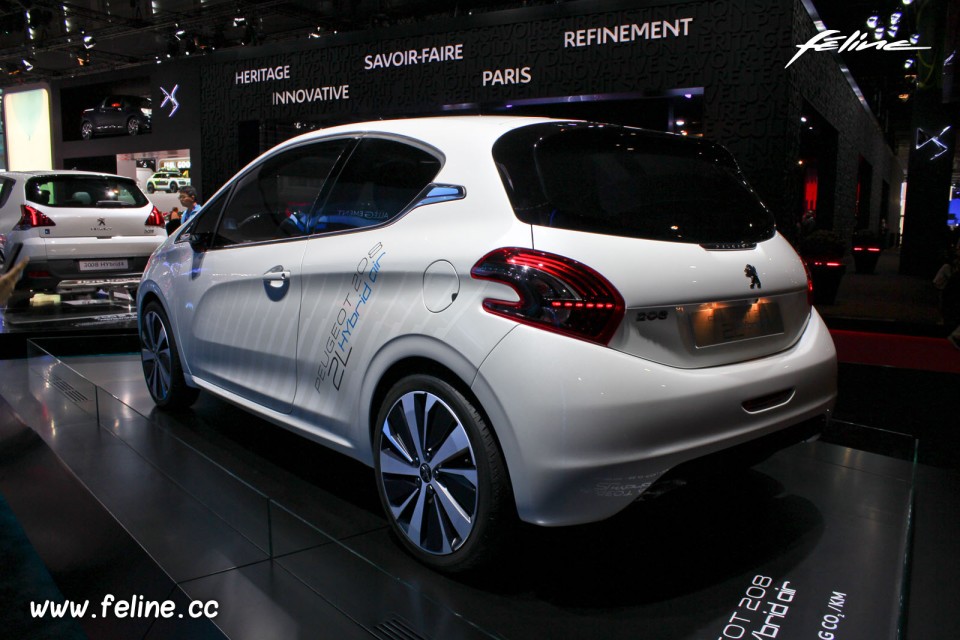 Photo Peugeot 208 HYbrid Air 2L Concept - Salon de Paris 2014