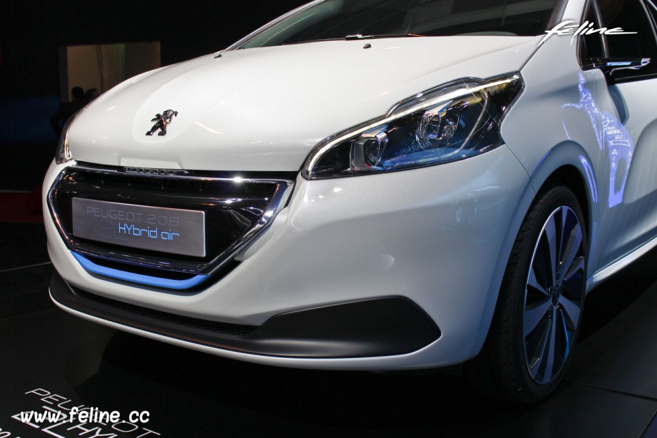 Photo Peugeot 208 HYbrid Air 2L Concept - Salon de Paris 2014