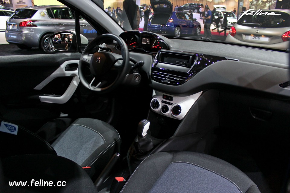 Photo intérieur Peugeot 208 Like - Salon de Paris 2014