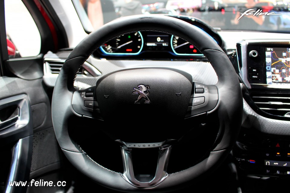 Photo volant compact Peugeot 2008 restylée - Salon de Genève 2