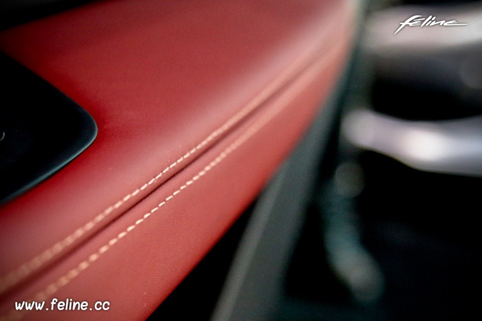 Photo détail intérieur cuir Peugeot 508 - Salon de Genève 201