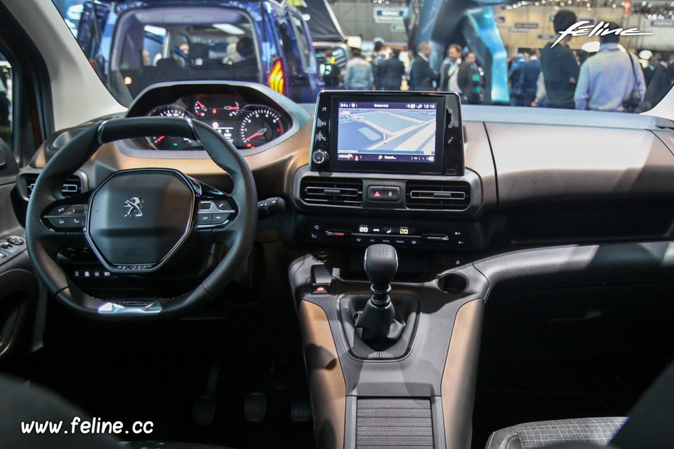 Photo intérieur i-Cockpit Peugeot Rifter GT Line - Salon de Gen