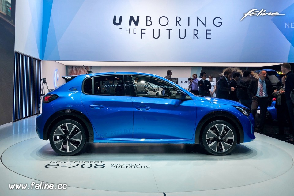 Photo Peugeot e-208 Bleu Vertigo - Salon de Genève 2019