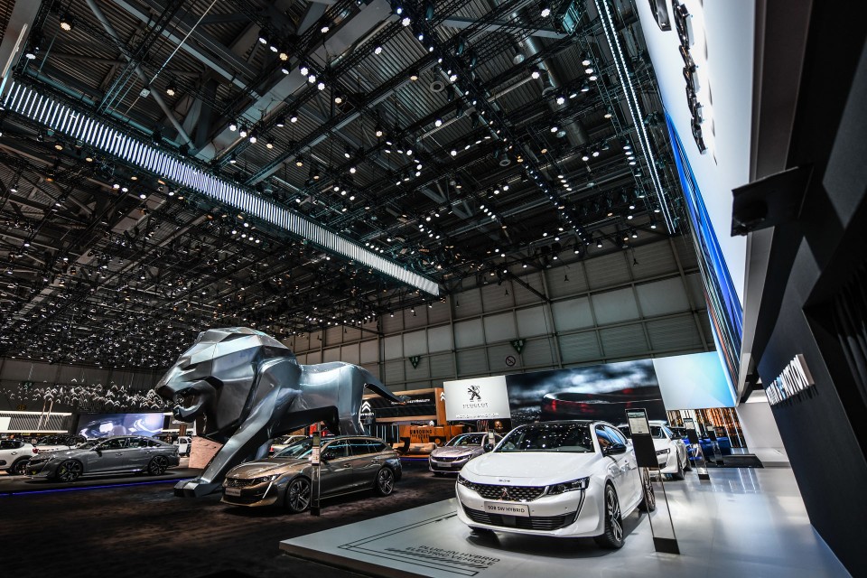 Photo Lion Monumental stand Peugeot - Salon de Genève 2019