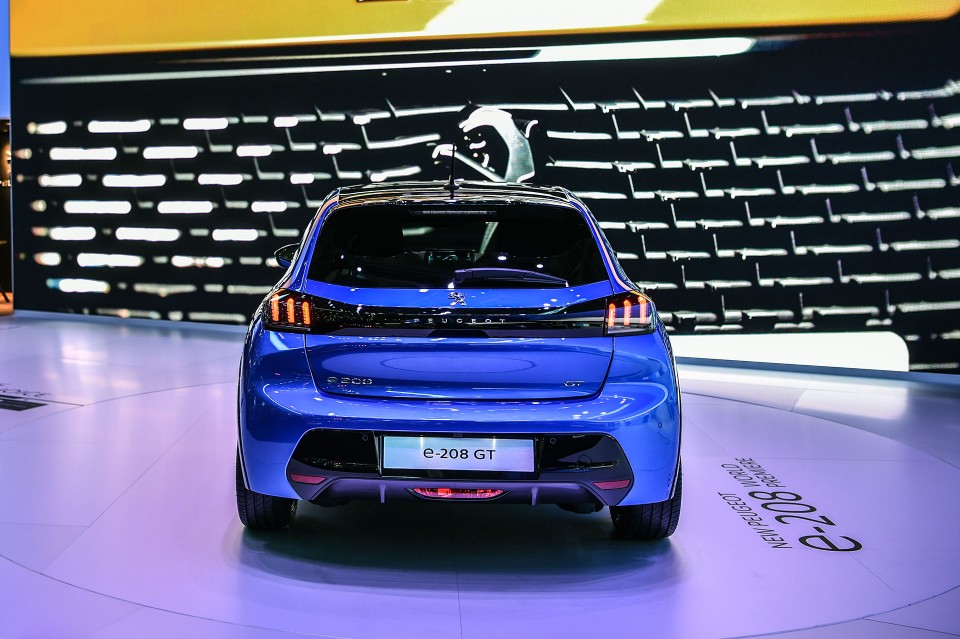 Photo face arrière Peugeot e-208 GT - Salon de Genève 2019