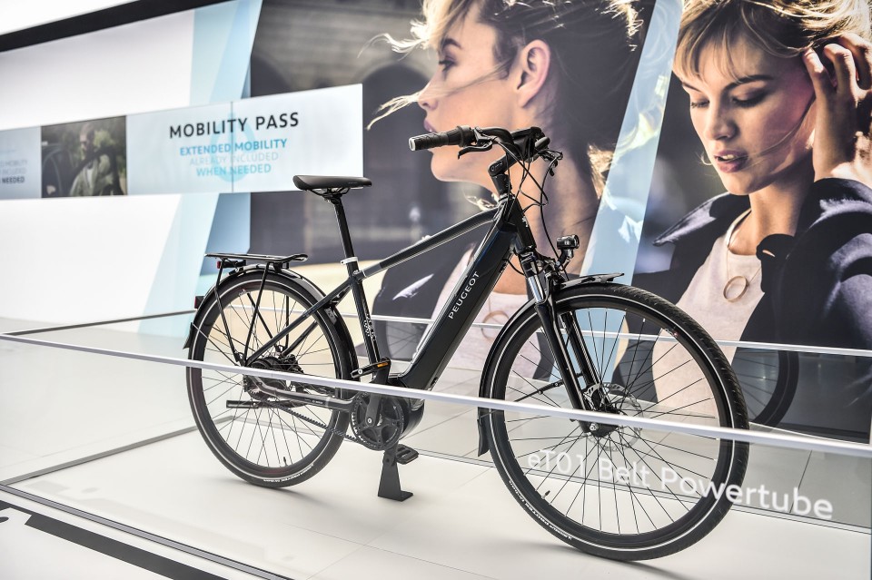 Photo vélo Peugeot eT01 Belt PowerTube - Salon de Genève 2019