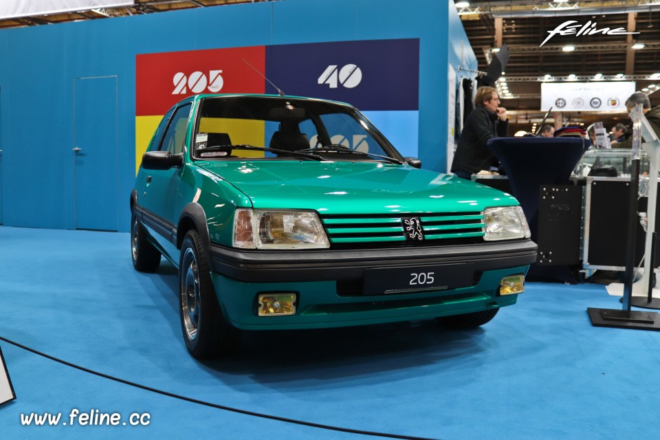 Photo Peugeot 205 GTi Griffe - Salon Rétromobile 2023