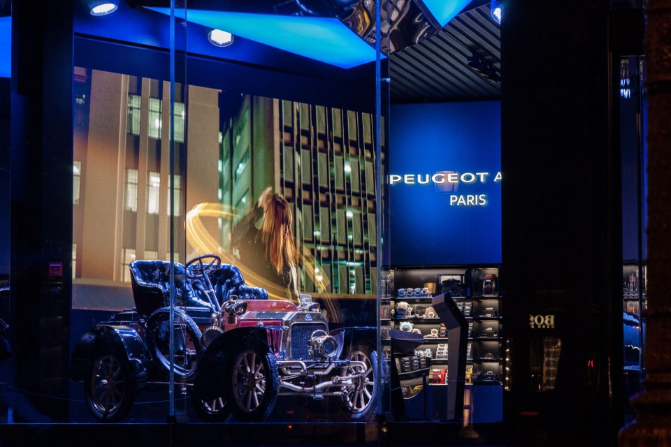 Nouvelle vitrine Peugeot Avenue Paris - Septembre 2014