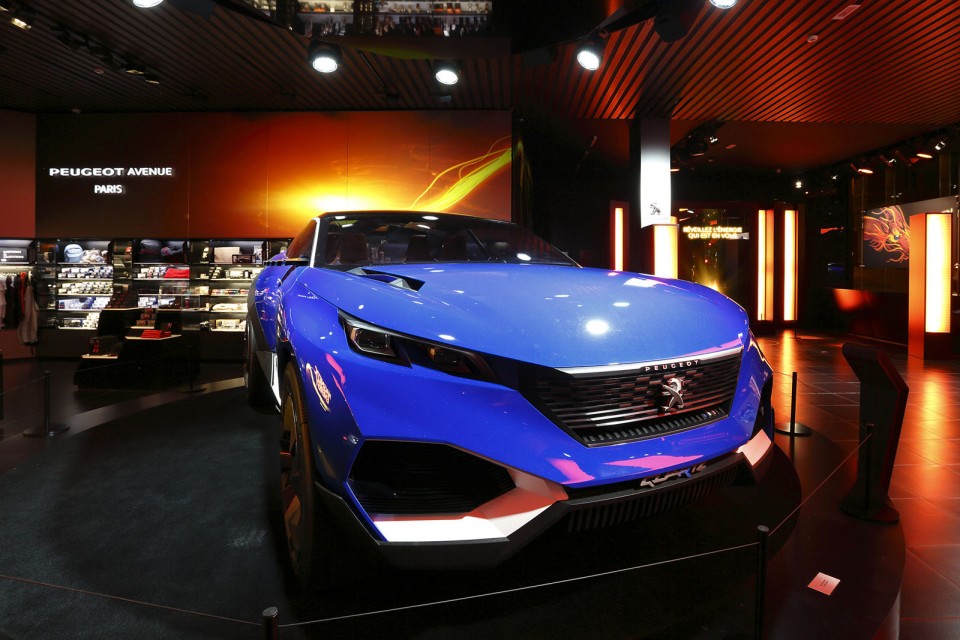 Vitrine « Magnetic Energy » @ Peugeot Avenue Paris - Juillet 2015