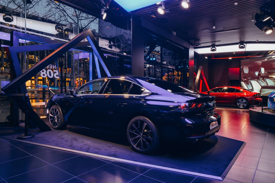 Photo vitrine Peugeot 508 II Allure @ Peugeot Avenue Paris 2018