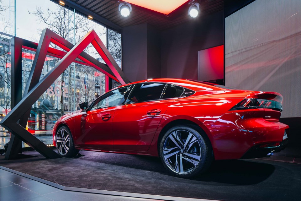 Photo vitrine Peugeot 508 II GT @ Peugeot Avenue Paris 2018