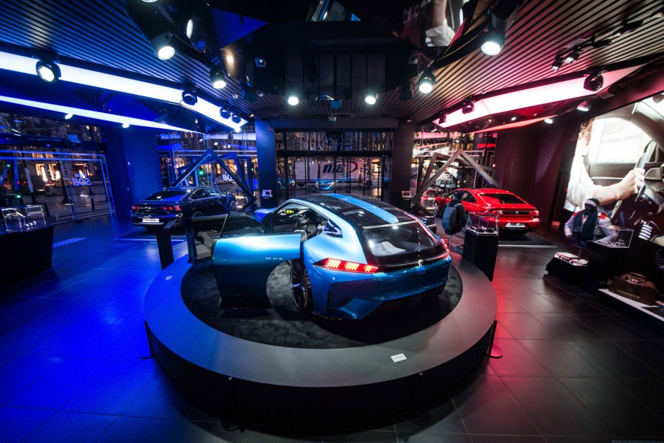 Photo vitrine Peugeot Instinct Concept @ Peugeot Avenue Paris 20