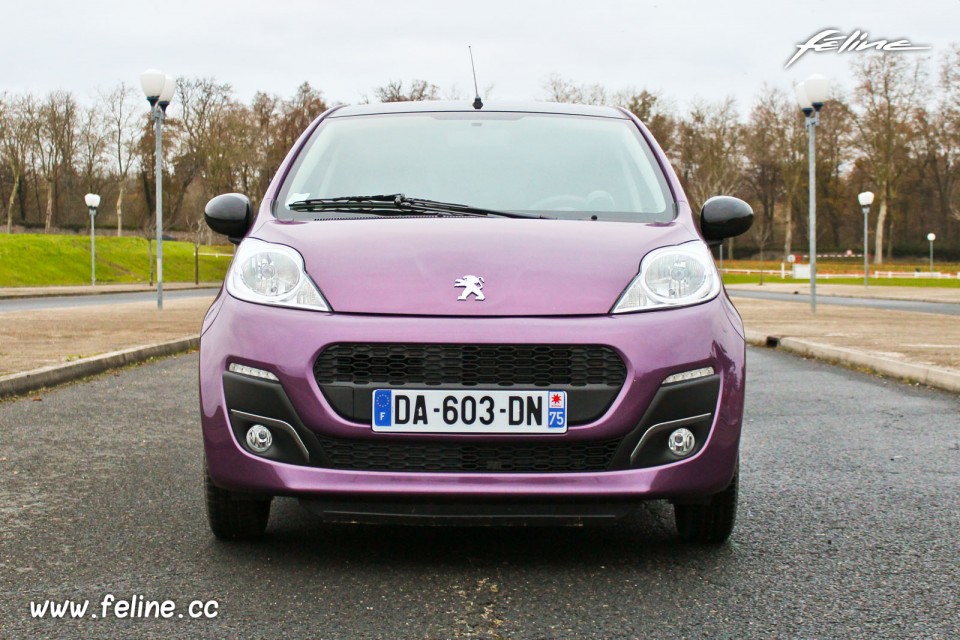 Photo Essai Peugeot 107 Active Prune Plum - 1.0e 12V 68 ch ETG5 - 1-027