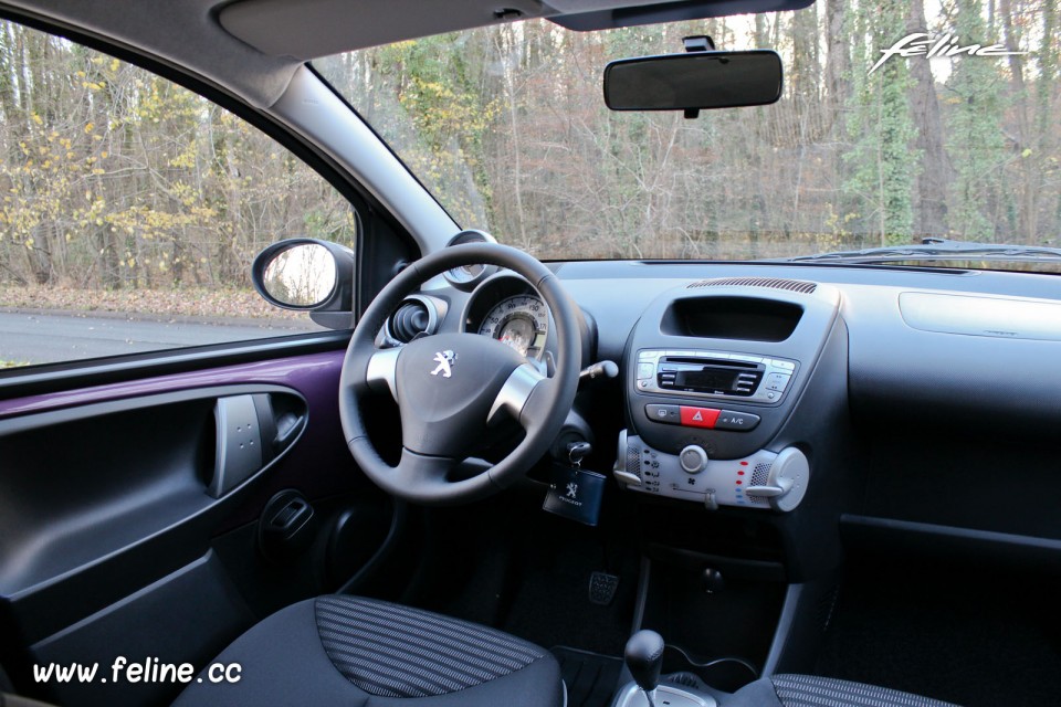 Photo Essai Peugeot 107 Active Prune Plum - 1.0e 12V 68 ch ETG5 - 1-043