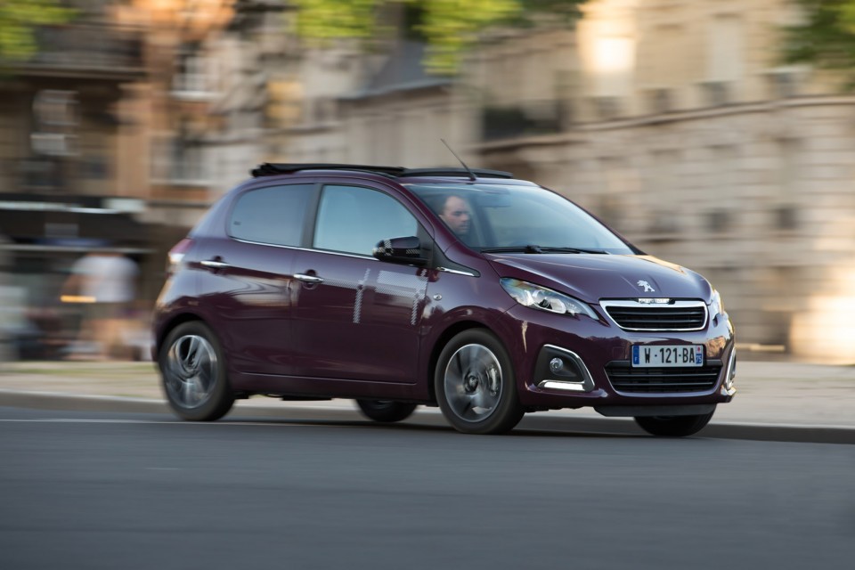 Photo dynamique Peugeot 108 Top ! Red Purple