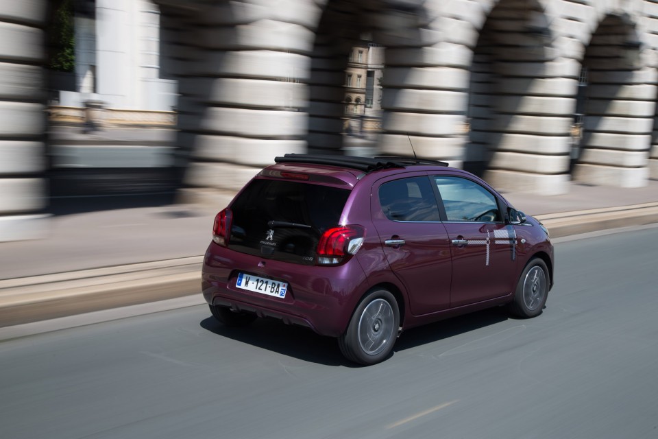 Photo dynamique Peugeot 108 Top ! Red Purple