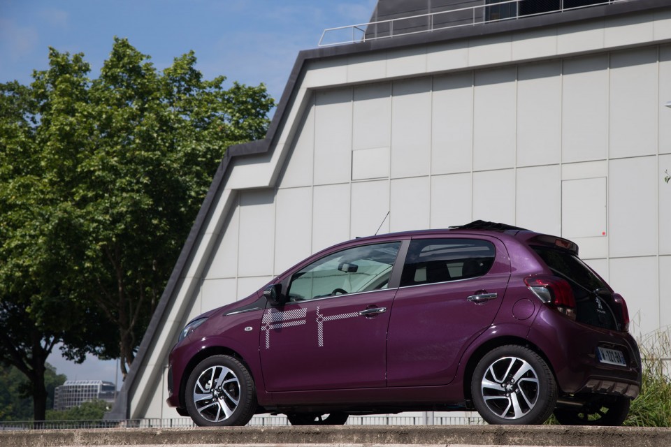 Photo statique Peugeot 108 Allure Top ! Red Purple