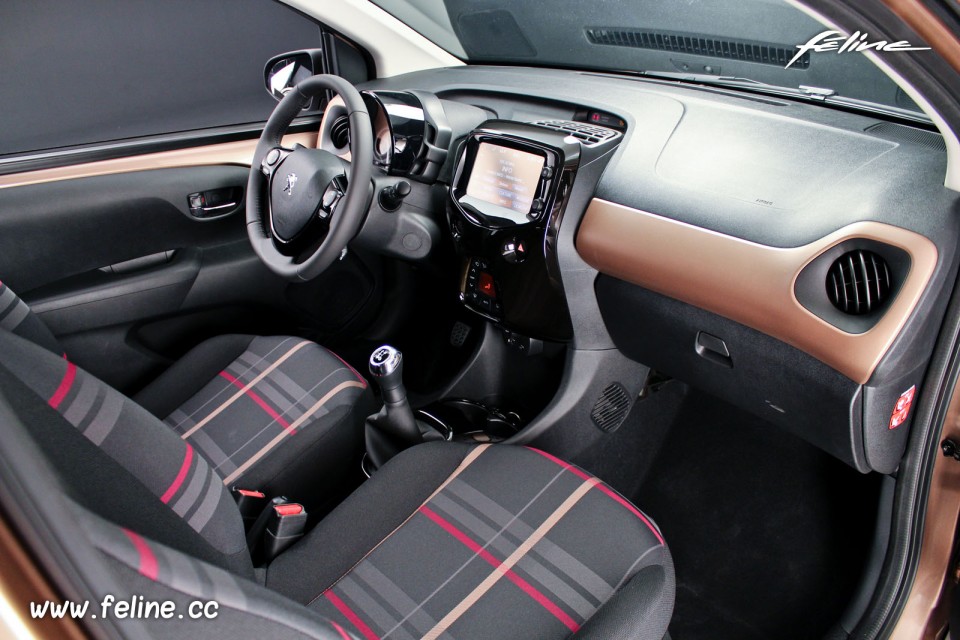 Photo intérieur Peugeot 108 Allure Aïkinite - 1.2 VTi 82 ch