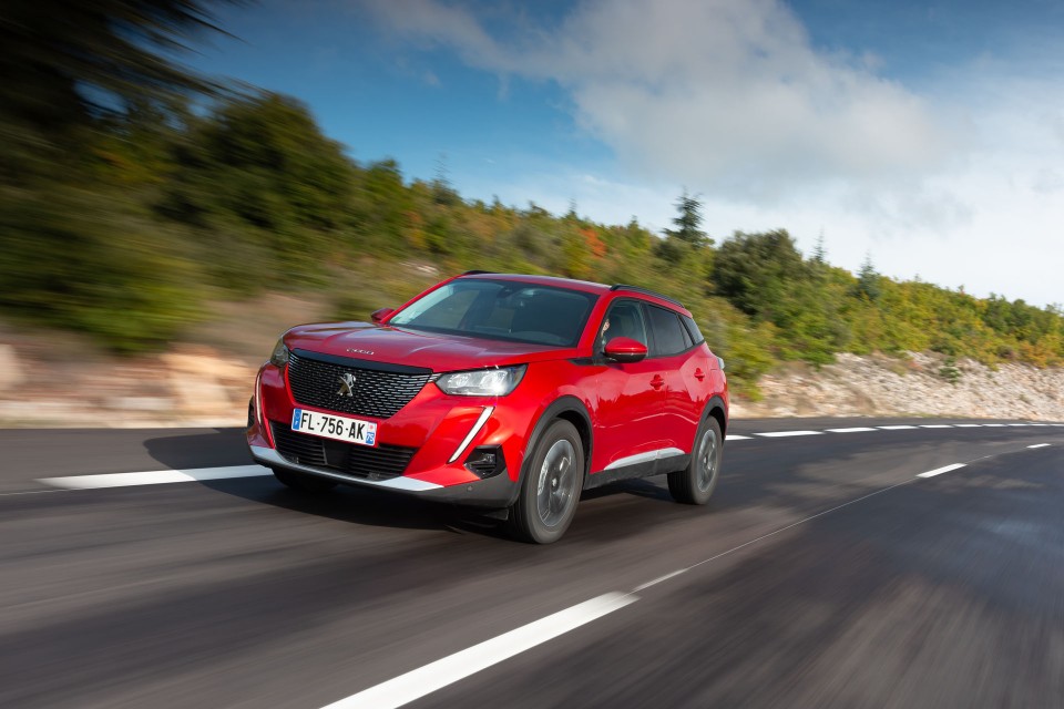 Photo officielle Peugeot 2008 II Allure Rouge Elixir - Essais pr