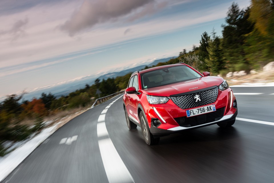 Photo officielle Peugeot 2008 II Allure Rouge Elixir - Essais pr