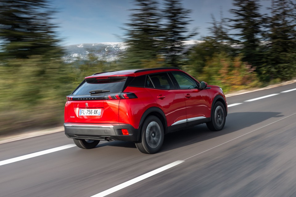 Photo officielle Peugeot 2008 II Allure Rouge Elixir - Essais pr