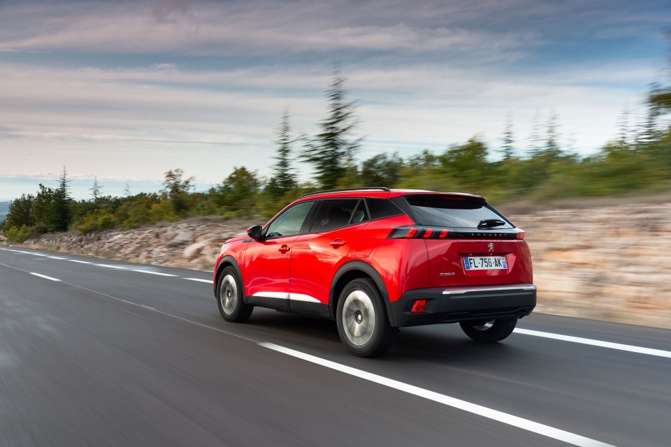 Photo officielle Peugeot 2008 II Allure Rouge Elixir - Essais pr