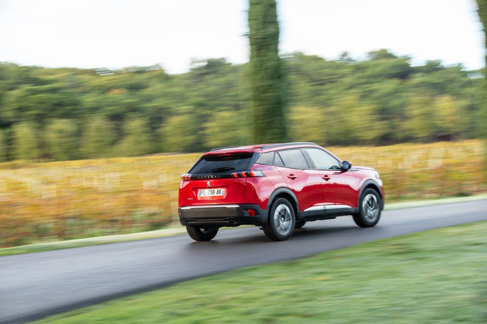 Photo officielle Peugeot 2008 II Allure Rouge Elixir - Essais pr