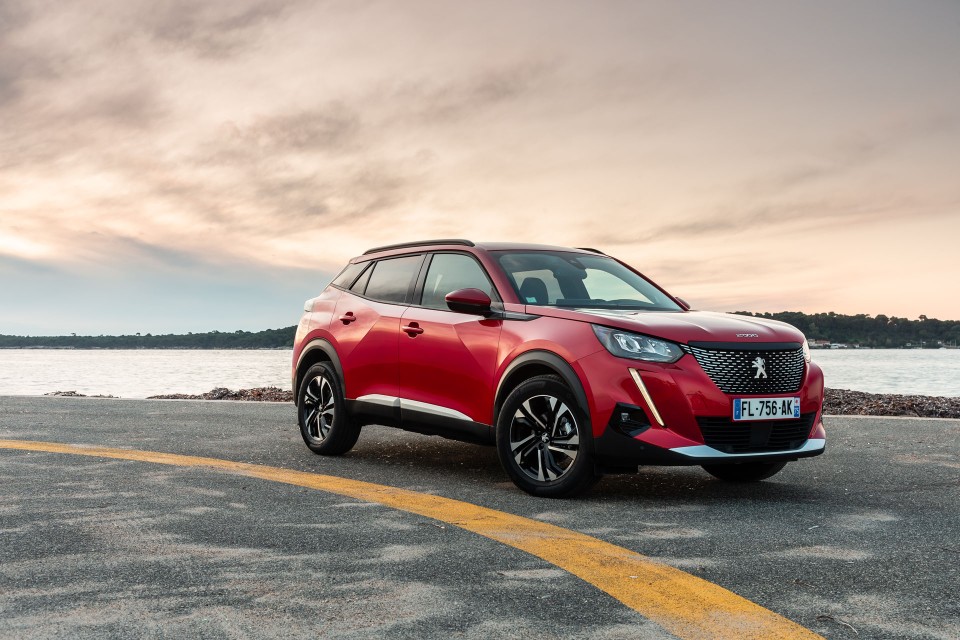 Photo officielle Peugeot 2008 II Allure Rouge Elixir - Essais pr