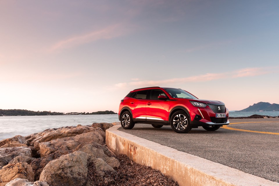 Photo officielle Peugeot 2008 II Allure Rouge Elixir - Essais pr