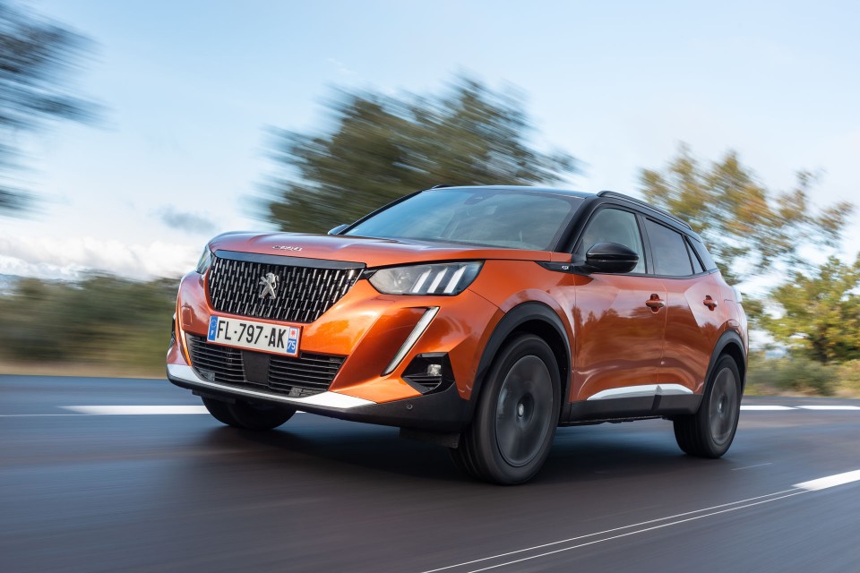 Photo officielle Peugeot 2008 II GT Orange Fusion - Essais press