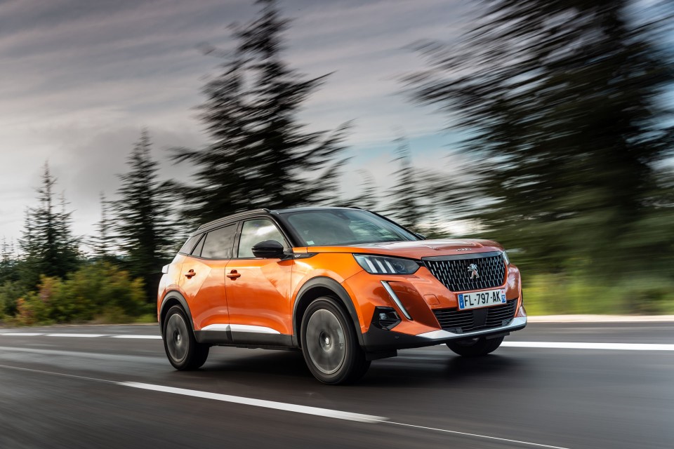 Photo officielle Peugeot 2008 II GT Orange Fusion - Essais press