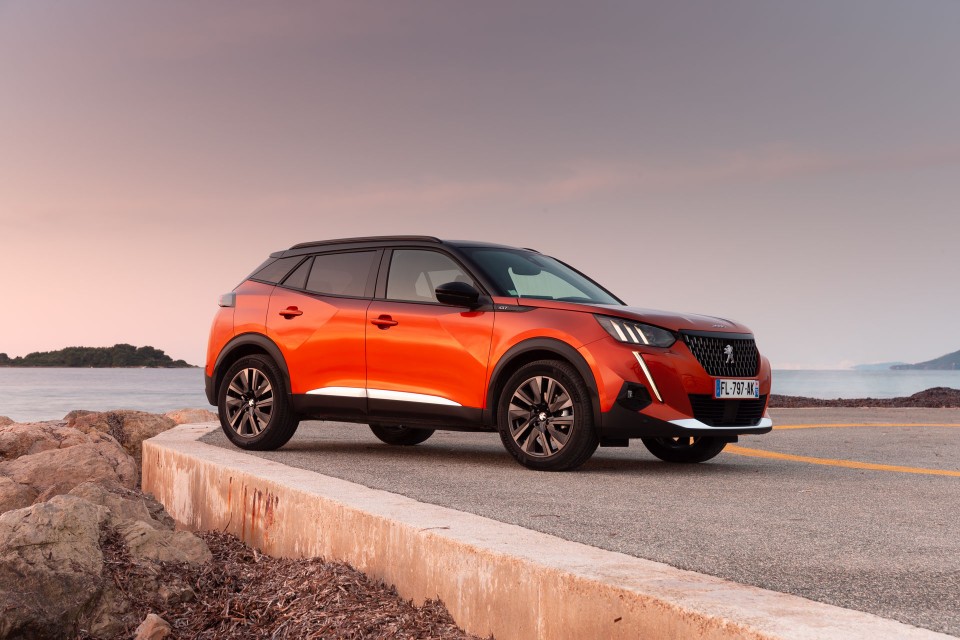 Photo officielle Peugeot 2008 II GT Orange Fusion - Essais press