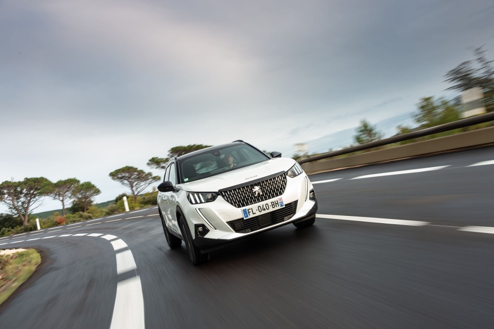 Photo officielle Peugeot 2008 II GT Line Blanc Nacré - Essais p