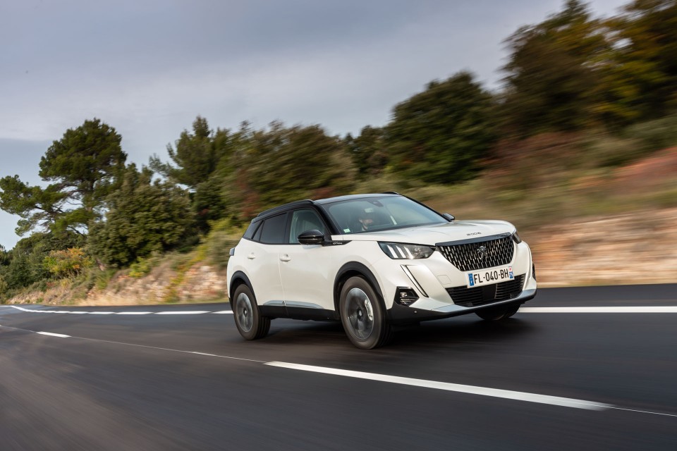 Photo officielle Peugeot 2008 II GT Line Blanc Nacré - Essais p