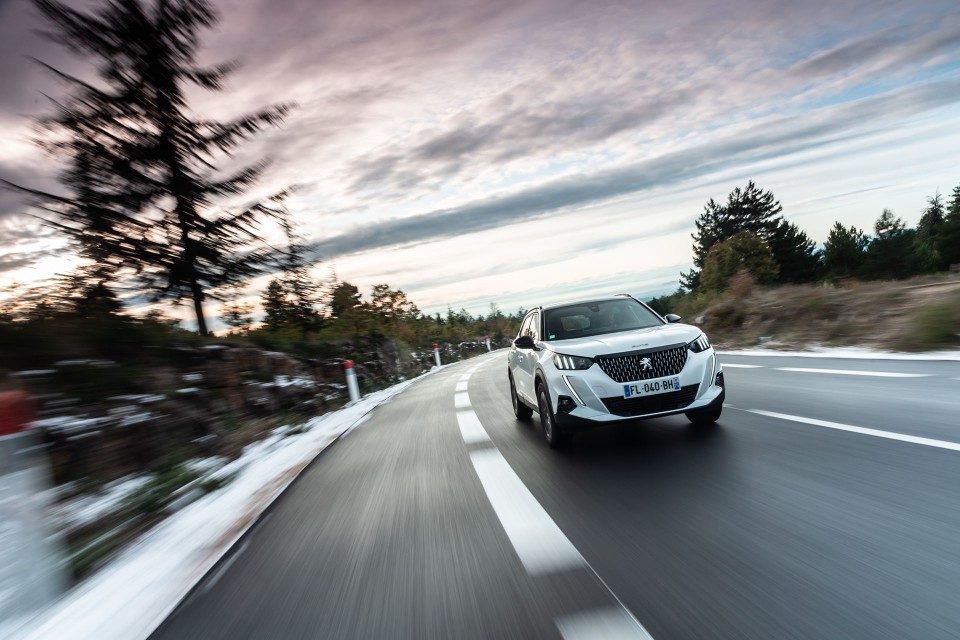 Photo officielle Peugeot 2008 II GT Line Blanc Nacré - Essais p