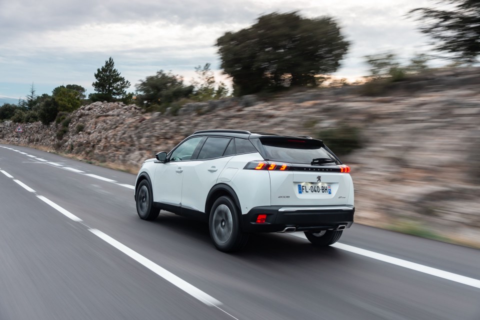 Photo officielle Peugeot 2008 II GT Line Blanc Nacré - Essais p