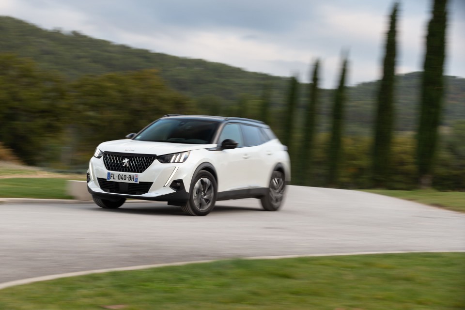 Photo officielle Peugeot 2008 II GT Line Blanc Nacré - Essais p