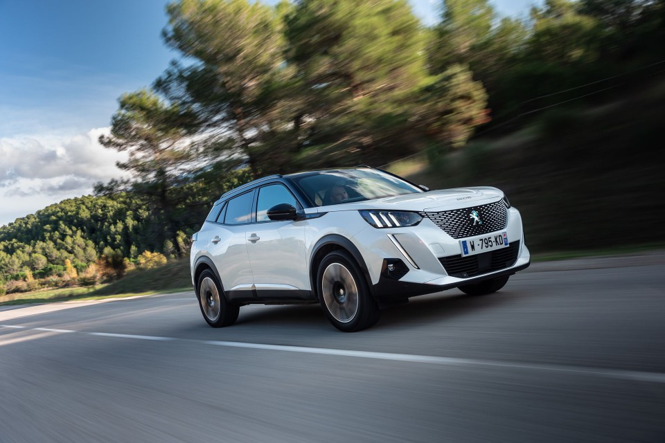 Photo officielle Peugeot e-2008 GT Blanc Nacré - Essais presse