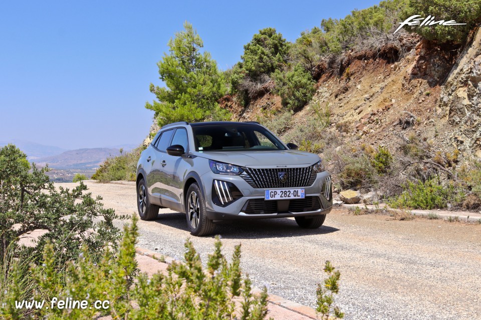 Photo Peugeot e-2008 II restylée Allure Electrique 156 (2023)