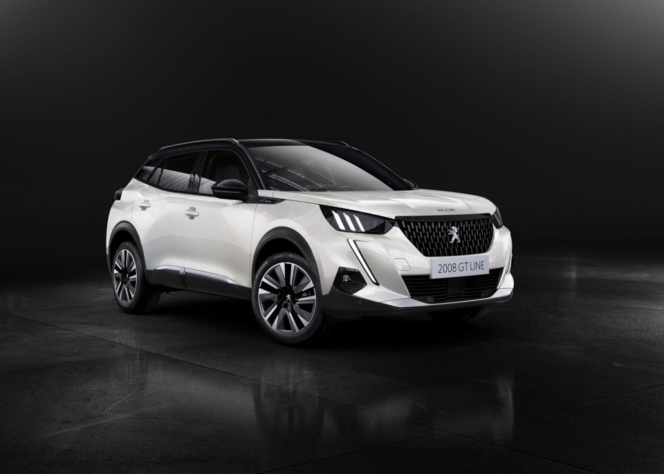 Photo 3/4 avant (fond noir) Peugeot 2008 II GT Line (2019)