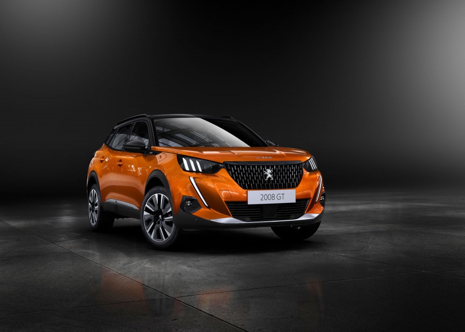 Photo 3/4 avant Peugeot 2008 II GT (2019)