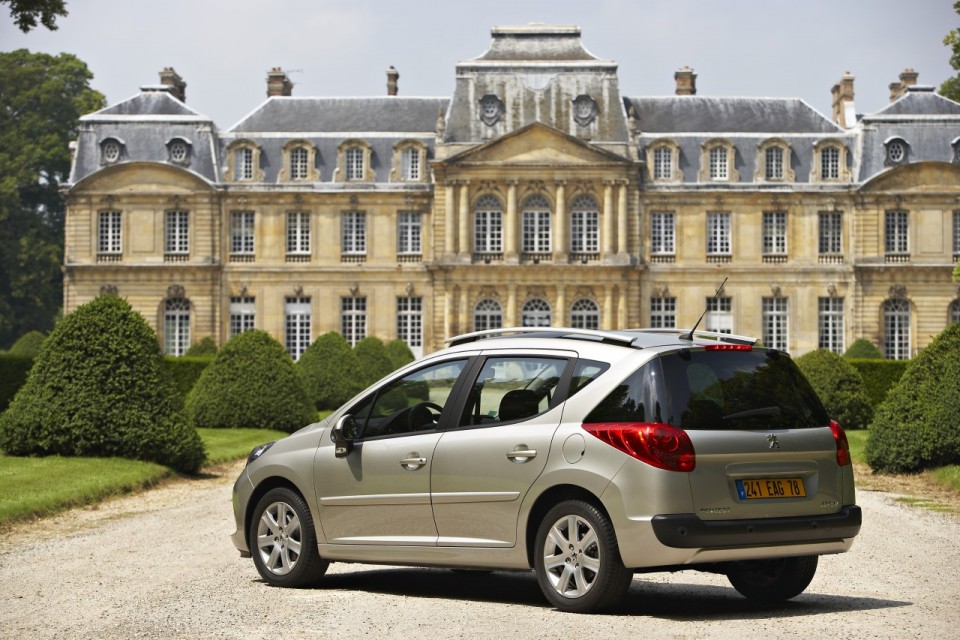 Photo 3/4 arrière statique Peugeot 207 SW Gris Cendré phase 1 (2007) - 1-008